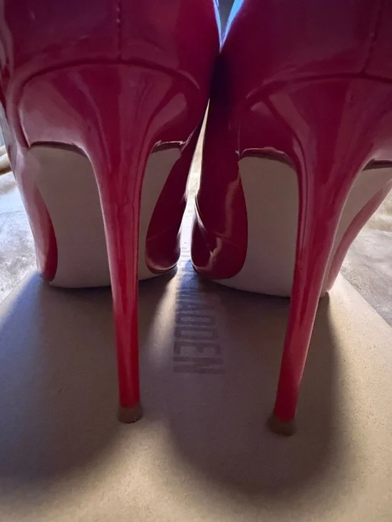 Steve Madden Red Patent Pointed Toe Stiletto Pumps - Picture 6 of 9